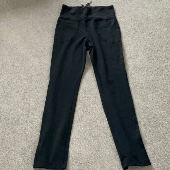 Lululemon size 6 black high rise pant - Picture 1 of 8